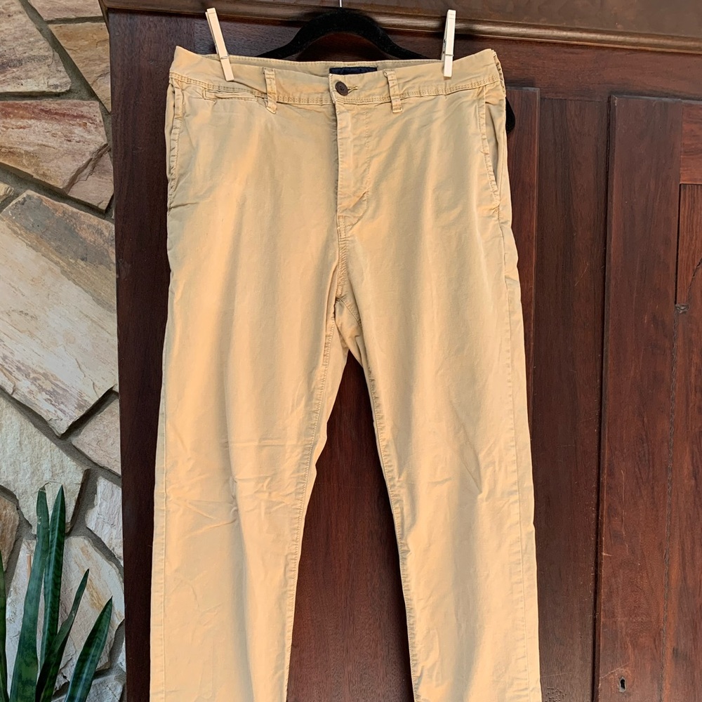 American Eagle Chinos
